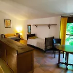 Au Fil Des 5 Saisons Bed and breakfast Vers Pont du Gard
